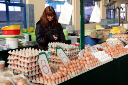 UKOLIKO NEMATE DOVOLJNO VREMENA Možete kupiti ofarbana jaja na pijaci, cena pristupačna