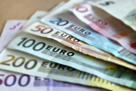 OVO SU DATUMI ISPLATE: Stiže novih 100 evra državne pomoći