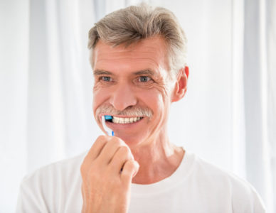 STOMATOLOZI SAVETUJU: Koliko često bi trebalo da menjamo četkicu za zube?