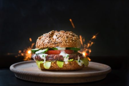 ZDRAV I UKUSAN OBROK :Najbolji veganski burger od soje