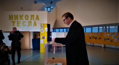OBAVIO SVOJU GRAĐANSKU DUŽNOST: Vučić glasao na referendumu i poslao jaku poruku našim ljudima na Kosovu i Metohiji! (VIDEO)