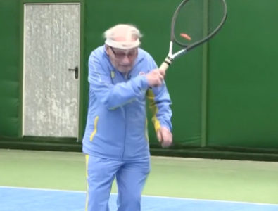 NEVEROVATNA PRIČA IZBEGLICE IZ UKRAJINE: Pobegao je u Poljsku, ima 98 godina i najstariji je teniser na svetu!